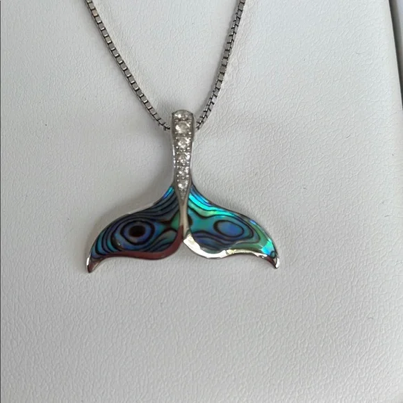 Na Hoku 14k White Gold, Abalone, and Diamond Whale Tail Pendant Necklace - Picture 2 of 4